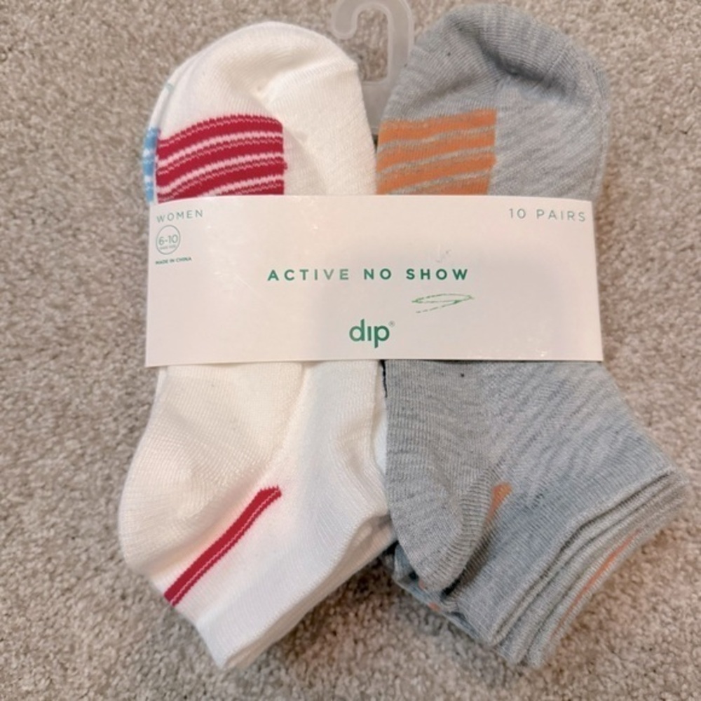NWT womenâs active no-show socks- 10 pairs fits shoe size 6-10